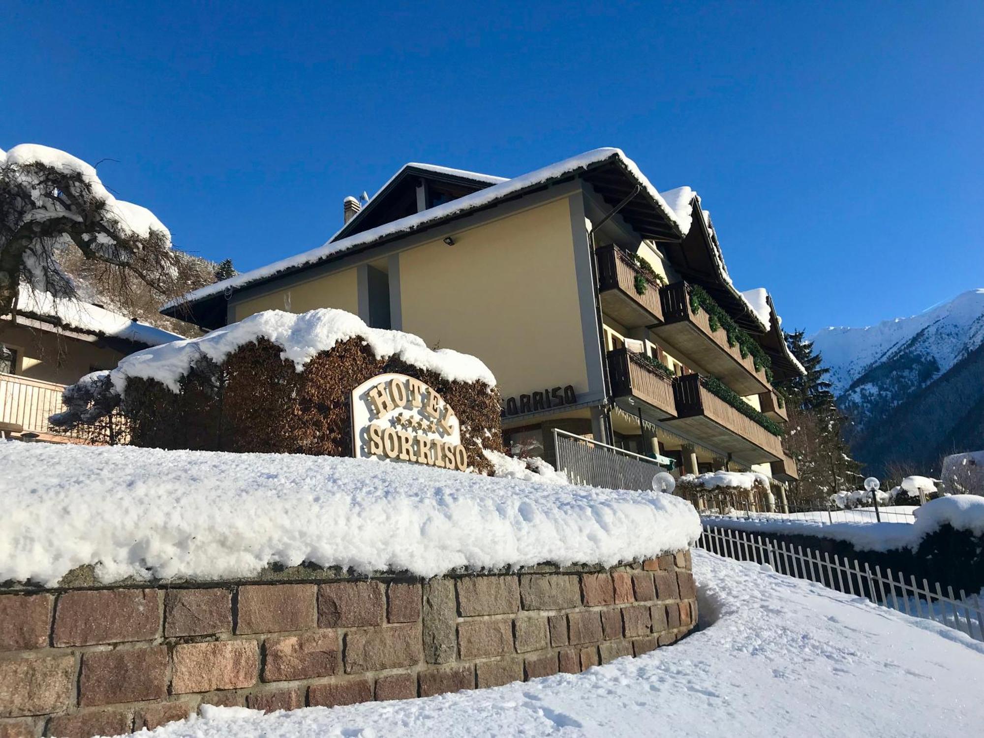 Hotel Garni Sorriso Ponte Di Legno Kültér fotó